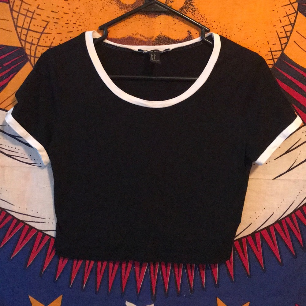 It’s black and white t shirt style crop top